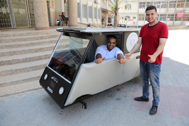 Gaza Strip students build solar-powered car